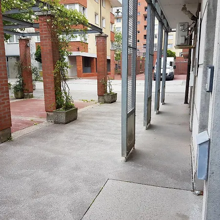 Metelkova Apartamento *